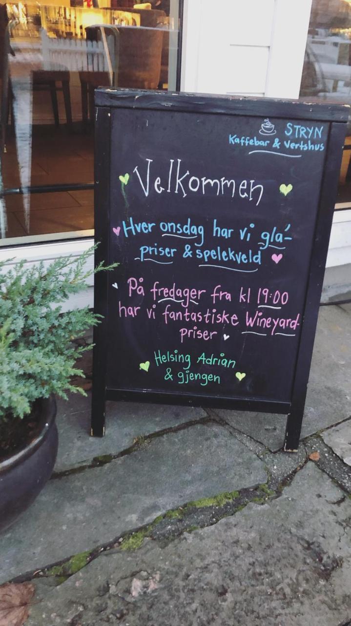 Stryn Kaffebar & Vertshus Екстериор снимка